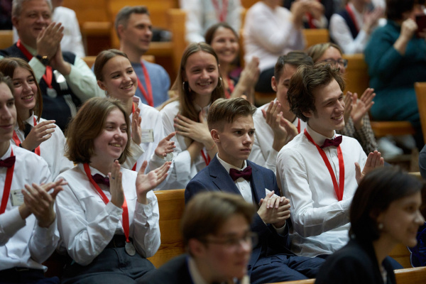 Лучшие участники Турнира юных физиков получили приглашения в Летнюю школу СУНЦ НГУ