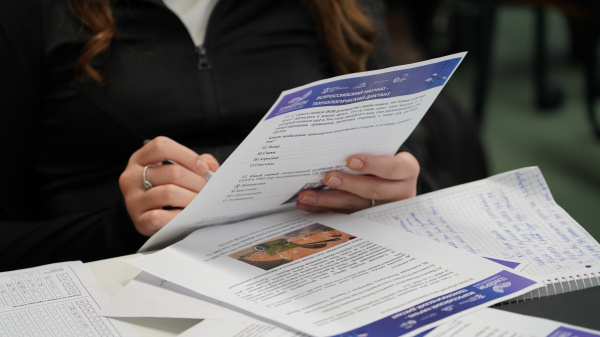 В СУНЦ НГУ прошел III Всероссийский научно-технологический диктант