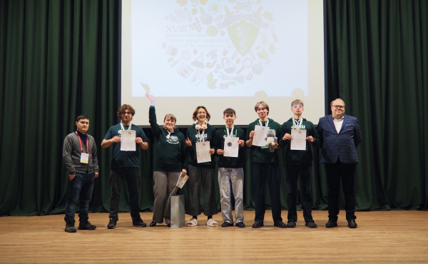 Команда СУНЦ НГУ заняла второе место на Всероссийском турнире юных биологов