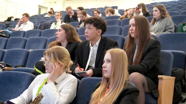 Команда СУНЦ НГУ победила на VIII Медицинском турнире школьников