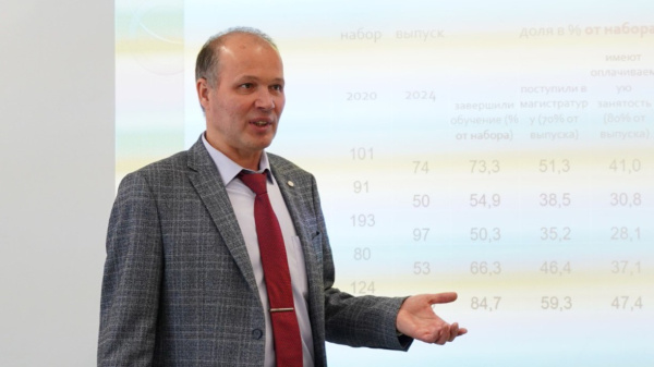 Декану первого потока СУНЦ НГУ присуждена ученая степень доктора философских наук