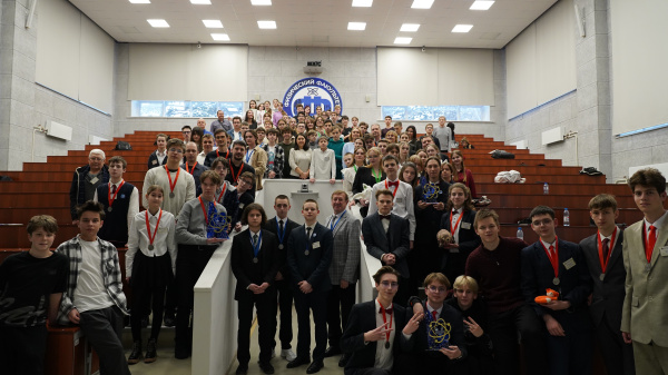 Ученики СУНЦ НГУ стали призерами XV Сибирского Турнира юных физиков