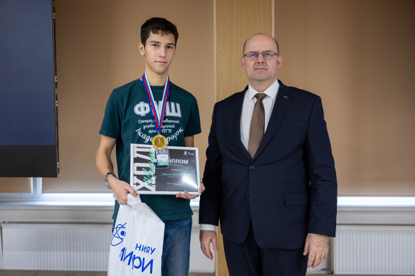 Ученик СУНЦ НГУ стал победителем Всероссийского физико-математического конкурса «Ход мысли»