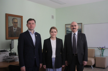 Председатель комитета Госдумы РФ по науке и высшему образованию посетил СУНЦ НГУ