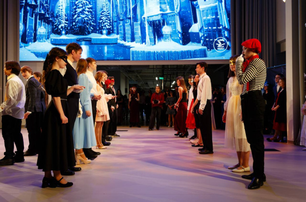 В СУНЦ НГУ состоялся Зимний бал-маскарад