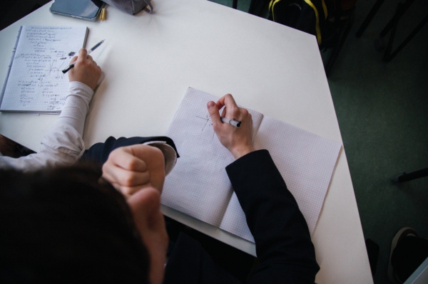 Ученики СУНЦ НГУ завоевали более 200 призовых мест на региональных этапах олимпиад