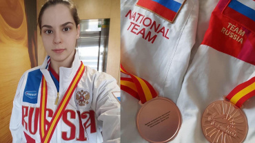 Выпускница ФМШ завоевала бронзу на международном турнире по парабадминтону.