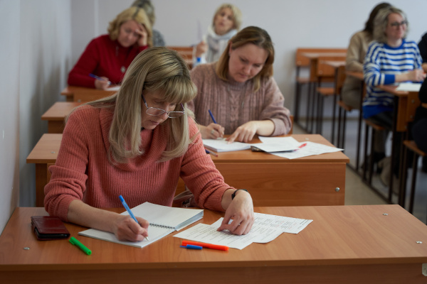 Преподаватели СУНЦ НГУ поделились опытом с коллегами из российских школ