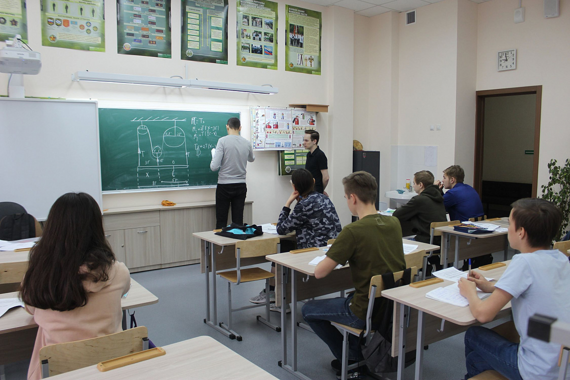 Преподаватели СУНЦ НГУ учили школьников Хакасии побеждать на олимпиадах по физике