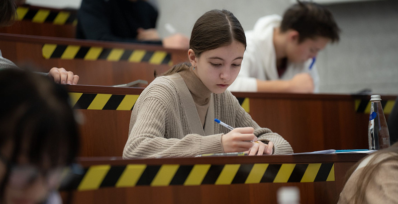 Какие вещества помогают лампам светить, выясняли участники Всесибирской олимпиады по химии