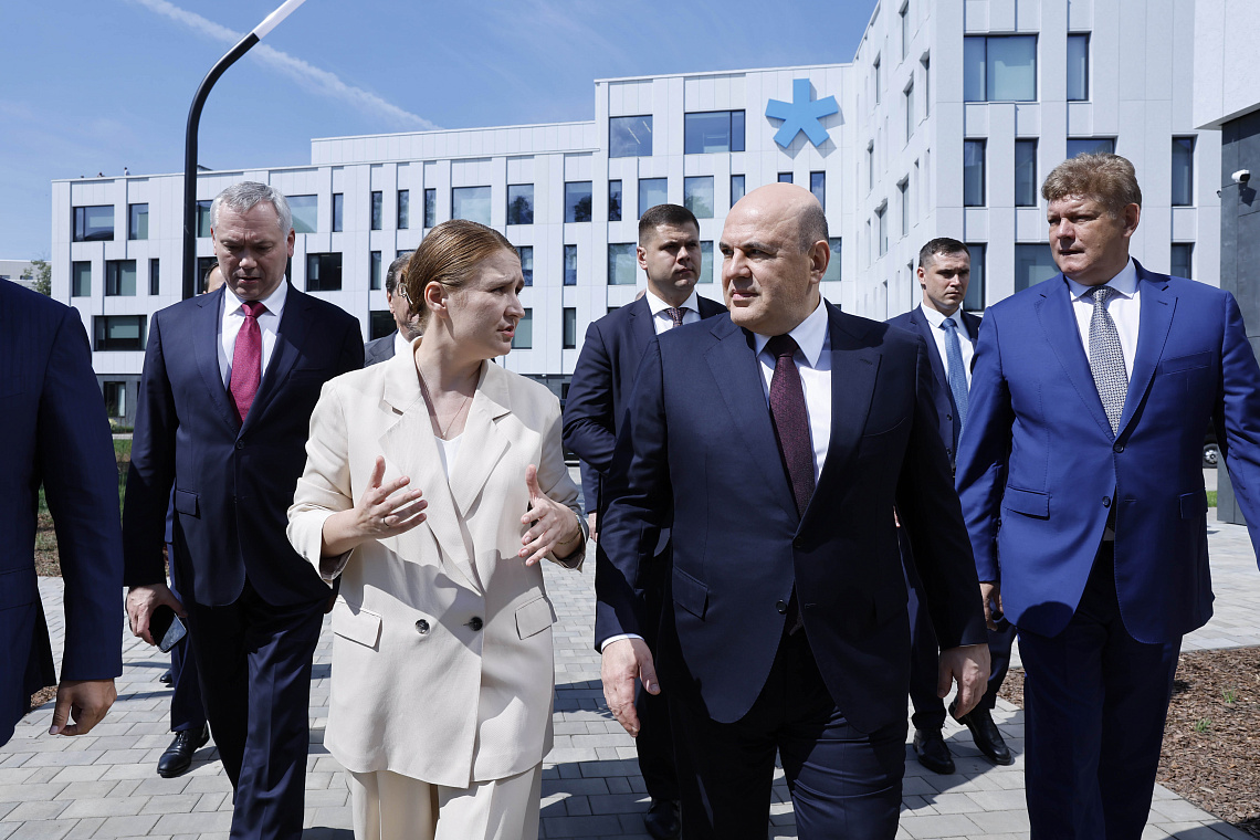 Председатель Правительства РФ посетил новые здания СУНЦ НГУ