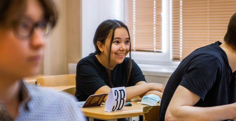 Выпускники СУНЦ НГУ сдают первые ЕГЭ