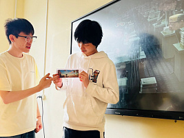 Китайские школьники в СУНЦ НГУ учатся говорить по-русски с помощью музыки и фильмов