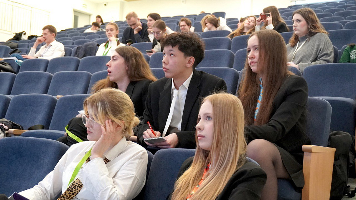 Команда СУНЦ НГУ победила на VIII Медицинском турнире школьников