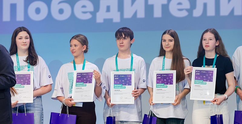 Десятиклассники СУНЦ НГУ привезли дипломы победителей с международного конкурса научно-технологических проектов «Большие вызовы»